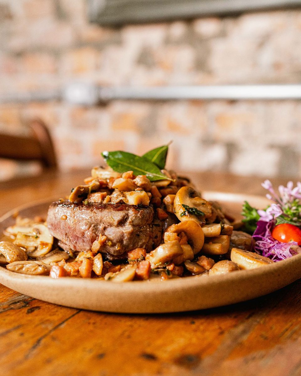 Restaurante Santo Antônio
A dica do Santo pra hoje é:
Filé champignons flambados.
Uma receita que dá água na boca.
📷 Segunda a Domingo | 11h às 15h30min e 18h30 às 23h.
restaurantesantoantonio.com.br
#churrascaria #restaurantepoa #portoalegre #culinariagaucha #restaurante #publi