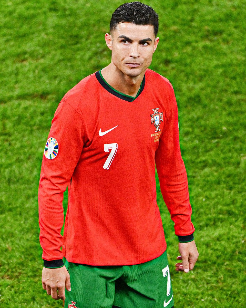 ITALY_00's tweet image. كريستيانو رونالدو ..

أنا شخص أتابع كرة القدم منذ زمن طويل جدا ، شاهدت النجوم والأساطير وتعاطفت معهم وفرحت معهم وحزنت معهم ..

ومع هذا ستبقى لاعب كرة القدم المحبب لدي إلى الأبد ..

كريستيانو رونالدو ..

أنا شخص قرأت في كرة القدم كثيرا ، بكافة اللغات ترجمتها وقرأتها وفهمت أسرارها…