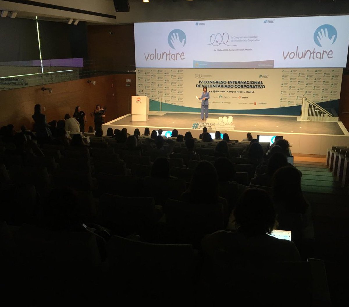 Lo vivido en el IV Congreso Internacional de #VoluntariadoCorporativo:

1. Dream team💜

2. Empresas y entidades comprometidas

3. Disfrutona

4. Equipos de audio y vídeo magistrales <a href="/FundacionRepsol/">Fundación Repsol</a> #Raffbatavia 

Gracias @Voluntare 

#GestosQueCambianElMundo