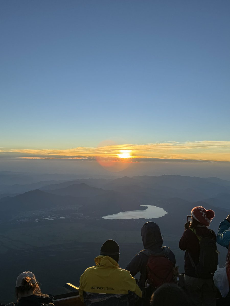 Frec_NL's tweet photo. 富士山サミットで御来光見ました！ https://t.co/HkVE3ZuMot