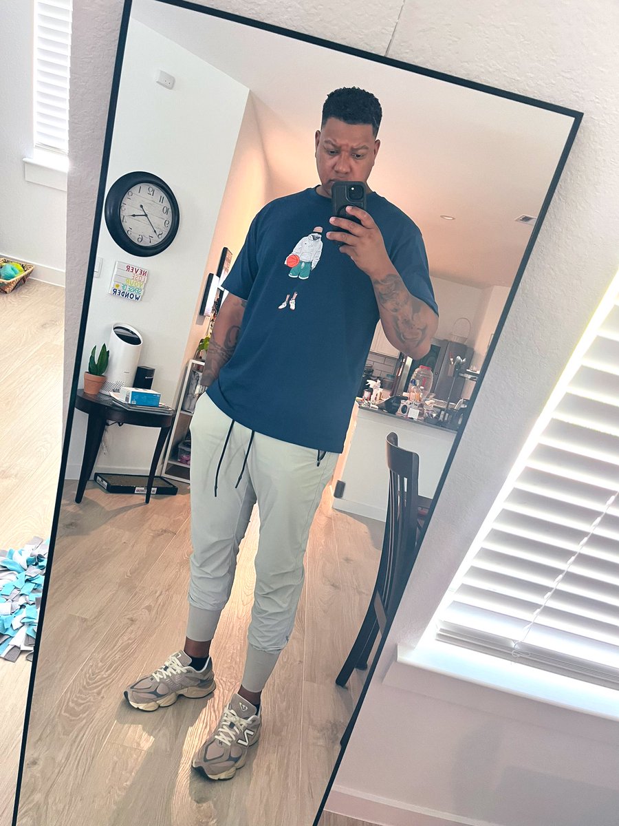 GQstatus's tweet photo. Another day another pair of NEW @newbalance #NB9060 #WearYourKicks #NewBalanceBoyz #NewBalanceOnly #ASRV #unDeadstock #BON #TallPplProblems https://t.co/RijZ6UJmnm