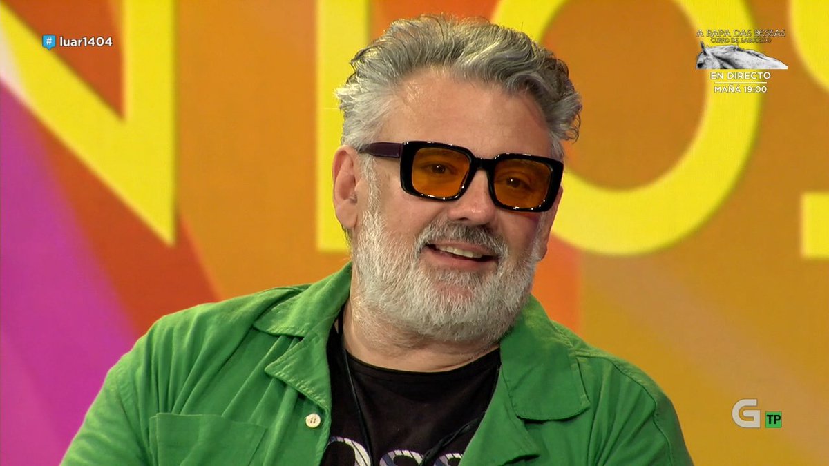 Que pasa hoxe en #Luar1404, que en vez do rosmón de Andrade puxeron a un señor todo contento?! Que volva o de negro!