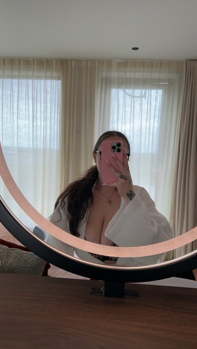 spa day🧖&zwj;♀️ https://t.co/ZVaZS0a1L1