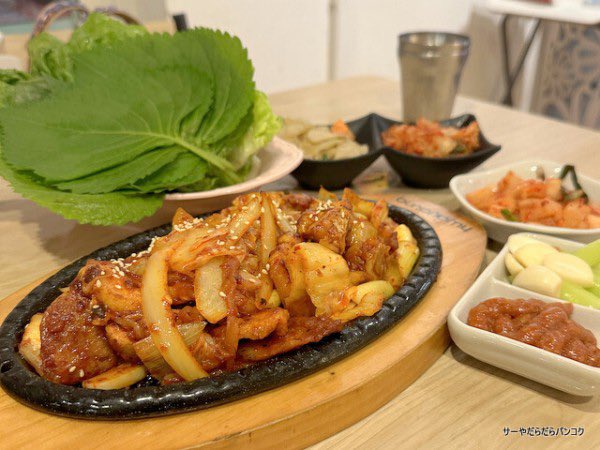 sayabangkok's tweet image. 新記事🆙
📌 차니네 키친　ChaNiNe Korean Restaurant

プラカノン（Sukhumvit48）にある韓国料理店🇰🇷
いつも混んでる！その理由は安くておいちー💜
サーヤのおすすめは「チャプチェ」と「チヂミ」
またゆっくり行きたい！
詳細はブログにて〜

@aroii #バンコク #bkkmenu 

sayabangkok.doorblog.jp/archives/52403…