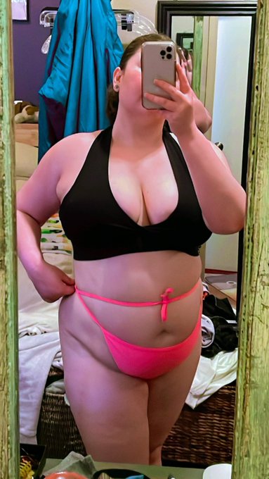 Bikini season 👙 https://t.co/3yJimbv8NL