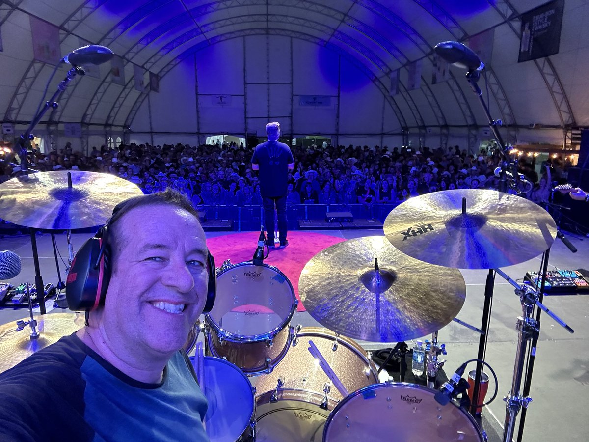 Great show with <a href="/GaryLevox/">Gary Levox</a> in Calgary!!