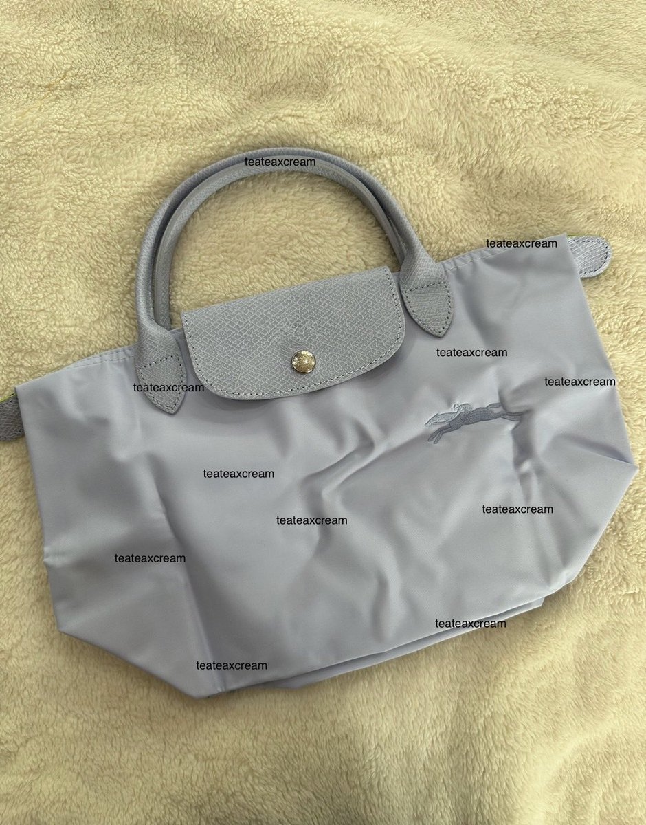 teateaxcream's tweet photo. พร้อมส่ง longchamp Le Pliage Green S Handbag Sky Blue
— สีฟ้า sky blue 🩵
— Size s short 
— 4500 ฿ 
Size 9.1 in (L) x 8.7 in (H) x 5.5 in (W)

#longchampthailand #longchamp #longchamplepliage #ลองชอม #กระเป๋าlongchamp https://t.co/7hEq6w5xXW