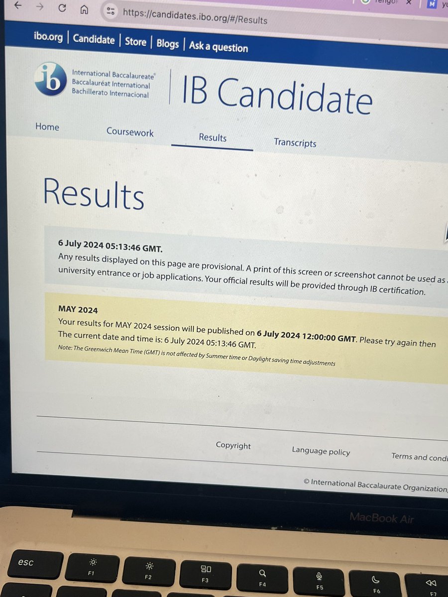 wooyosdimple's tweet image. goodluck to every #ibdp student out there for results day today 😭😭 8pm for malaysia and i’m here sweating already