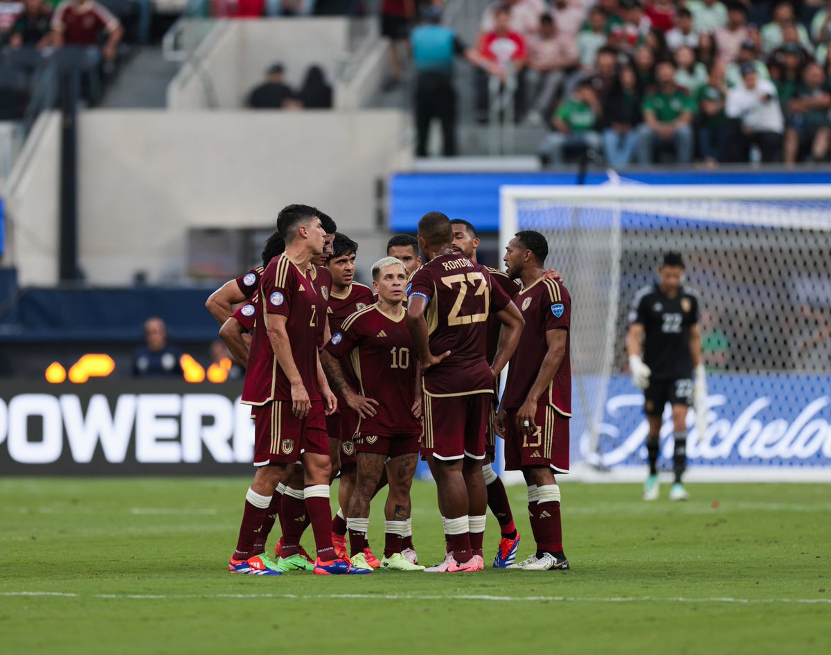 JoseAndresMT8's tweet photo. Agradecido siempre.

Gracias a mis compañeros, CT y a todo el país por el apoyo que nos brindaron en la Copa.

Esto no termina aquí. Estamos tristes y con dolor, pero al mismo tiempo felices por el trabajo hecho y por la alegría que sintieron los venezolanos.

Siempre Vinotinto. https://t.co/gkEOKa9ku5