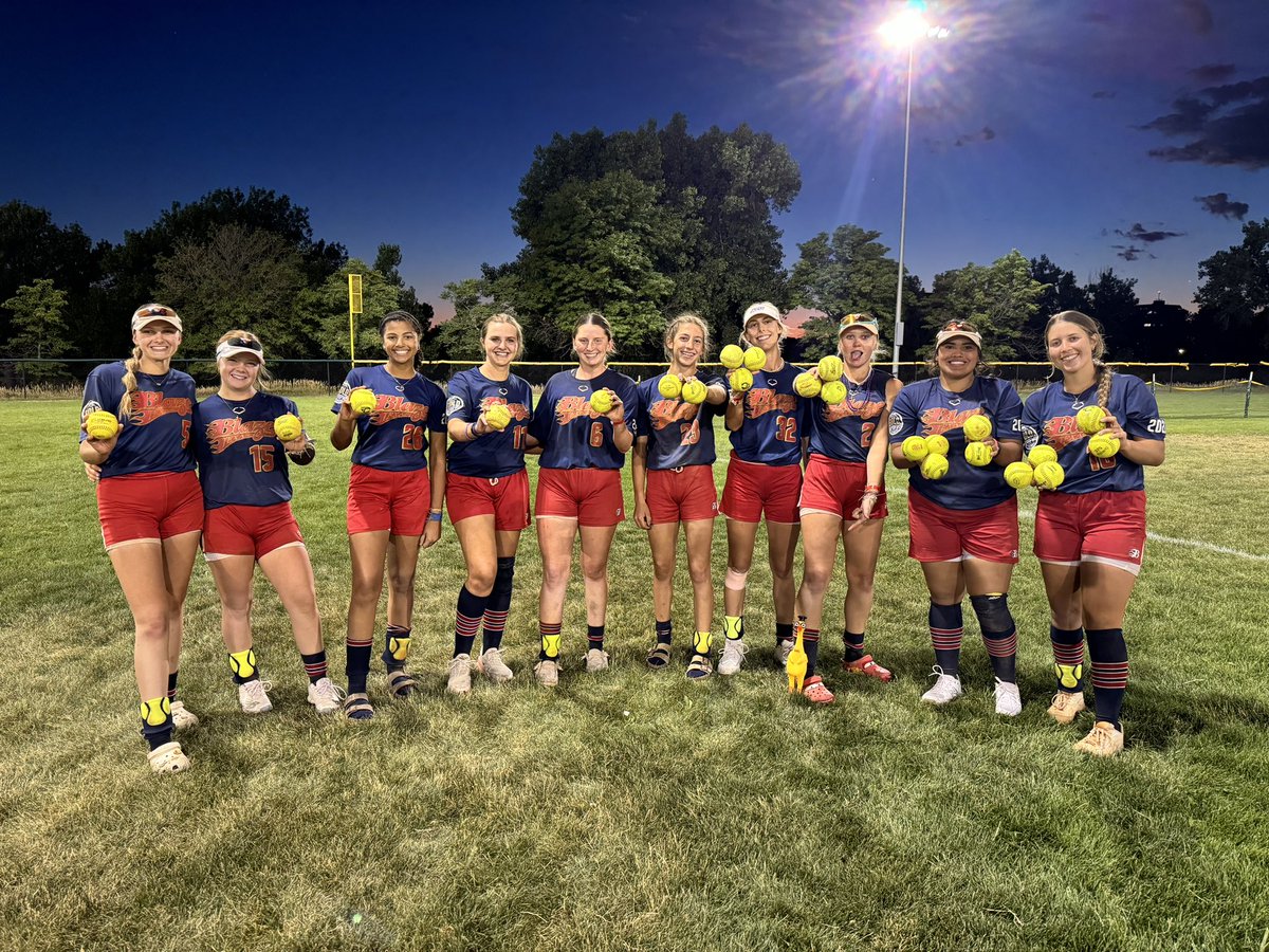 txblazegold16's tweet photo. 3-0 in bracket so far in Colorado and a total of 23 HRs

💣 SQUAD: 2026 @MkaylaHicks2 (1), 2027 @TorinTucker , 2027 @HayHub1126, 2027 Madelyn Huling, 2025 @aubri_e2025, 2027 @AlexaStout23, 2025 ACU @GamerStout32, 2026 @JennaWhit2026, 2026 @Bianca__galindo and 2026 @Averykjones16 https://t.co/AGRMCRPqxp