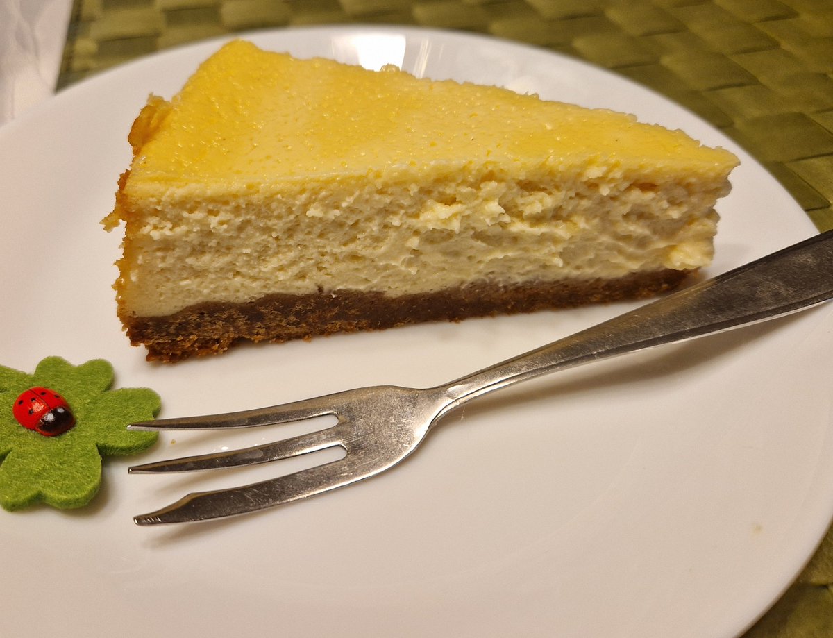 PetraJue's tweet image. My first homemade American cheesecake