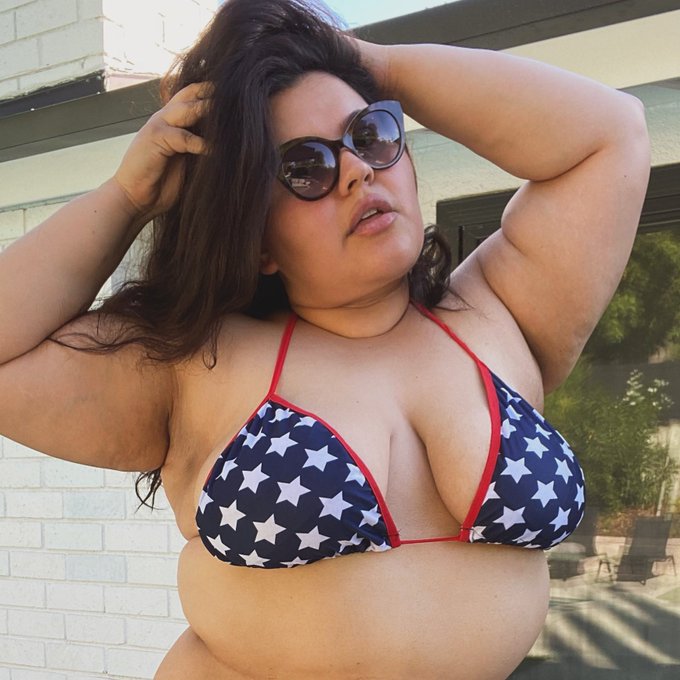 Pool side https://t.co/TuyErCNCYe it&rsquo;s 🆓 https://t.co/z0kKPKivgQ<a href="/tag/mvsales"class="tags"><span>#mvsales</span></a>