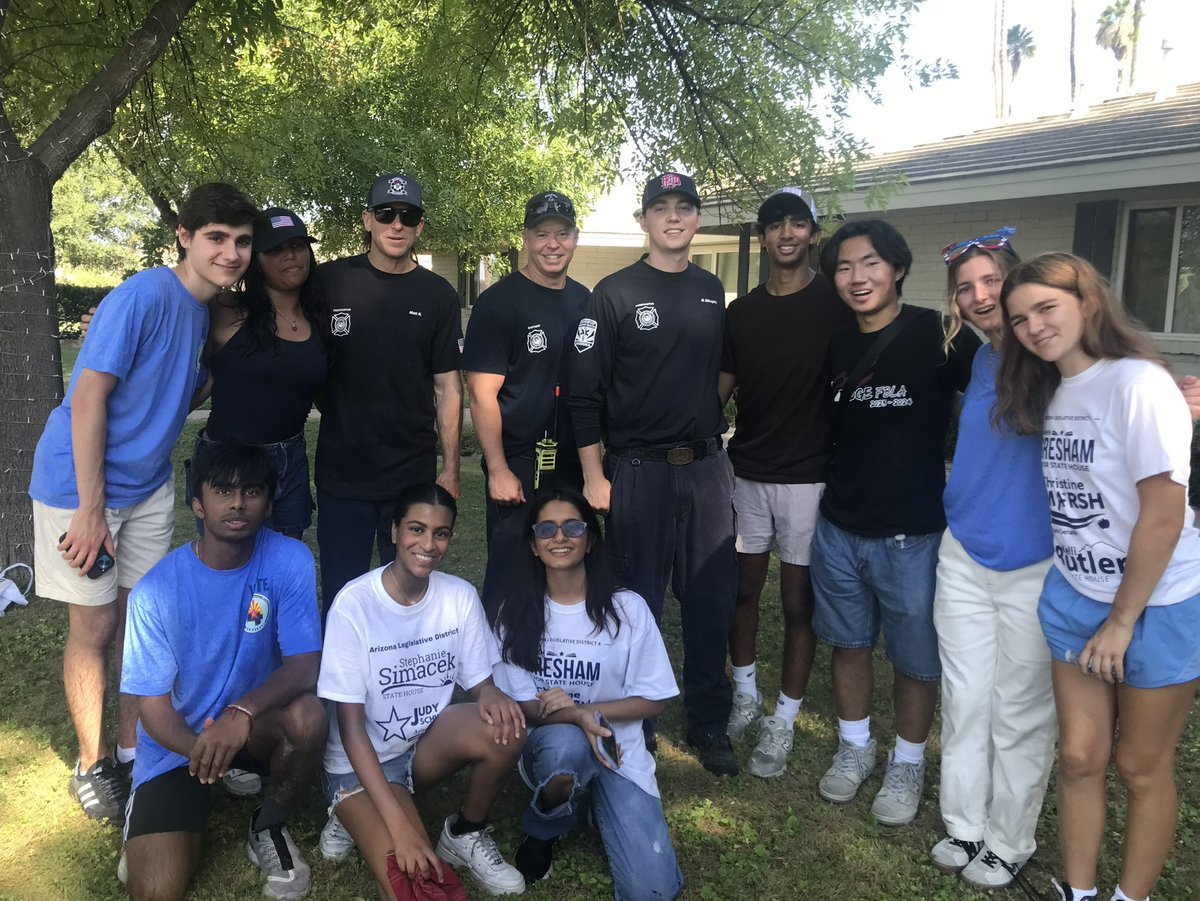 AZLD4Dems's tweet photo. More pics from the Arcadia #FourthOfJuly parade. Interns & fellows joined Phoenix Firefighters for some foam, water, and fun! 🚒💦☀️🥧#NorthValleyDems #SummerInterns #AZLD2 #AZLD4 https://t.co/f65rff3VCl