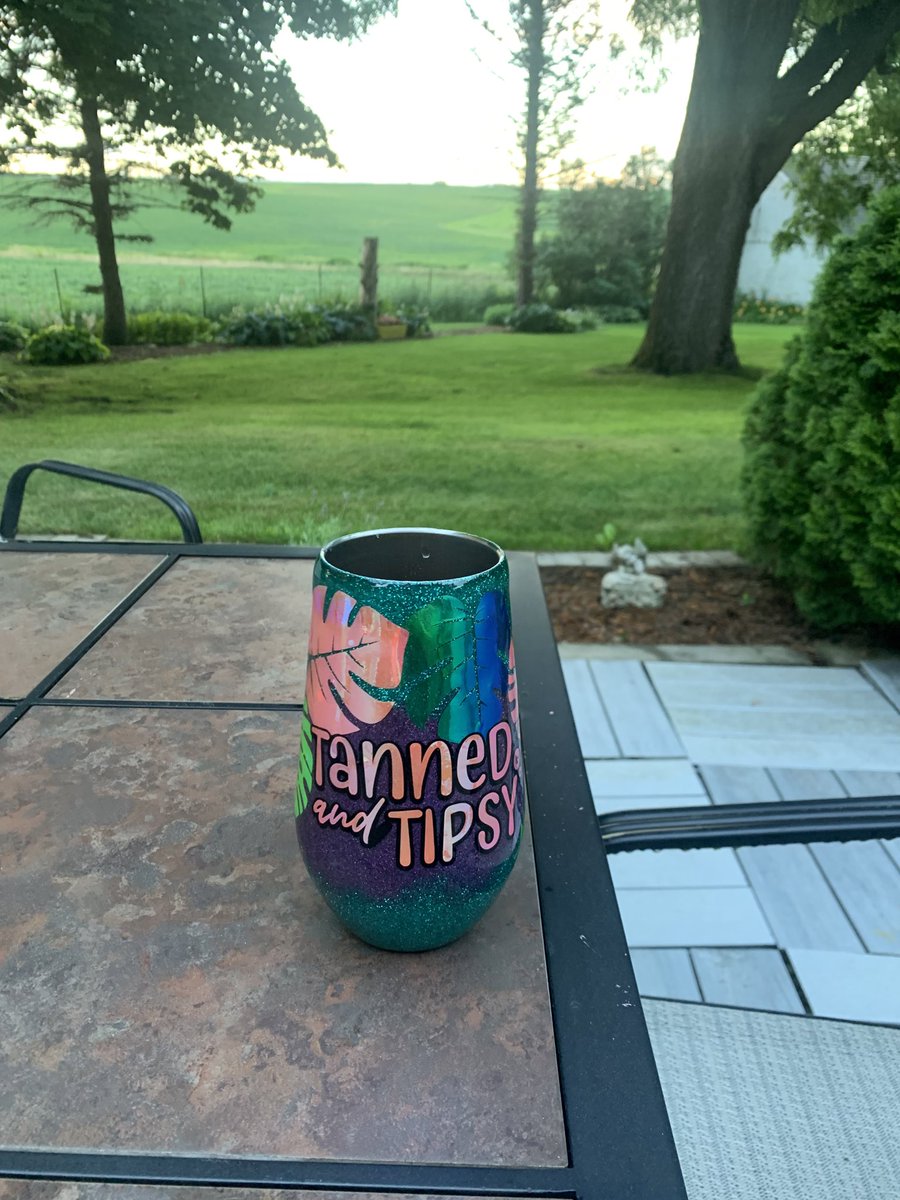 Chipper32O's tweet photo. Relaxing in Lena .  #Prosecco https://t.co/c1YLgAeLTQ