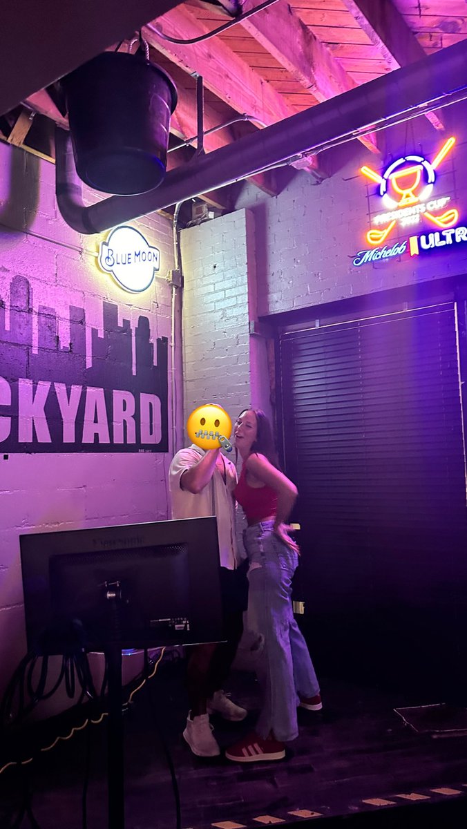 CJsaysit's tweet image. Burner Twitter, please do your thing. I left it all on the floor last night but need help finding my future wife. PLS RT to spread the word