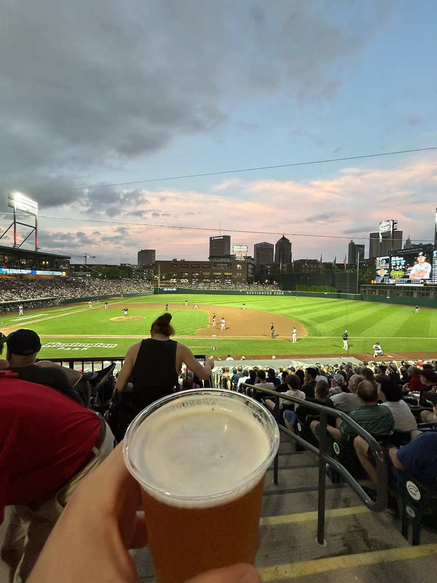 Mr_Fart69's tweet photo. Stop serving bottom of the 7th
2 IPAs to top it off.
Final number 10 on #PintNight https://t.co/tvbnjkEwSz
