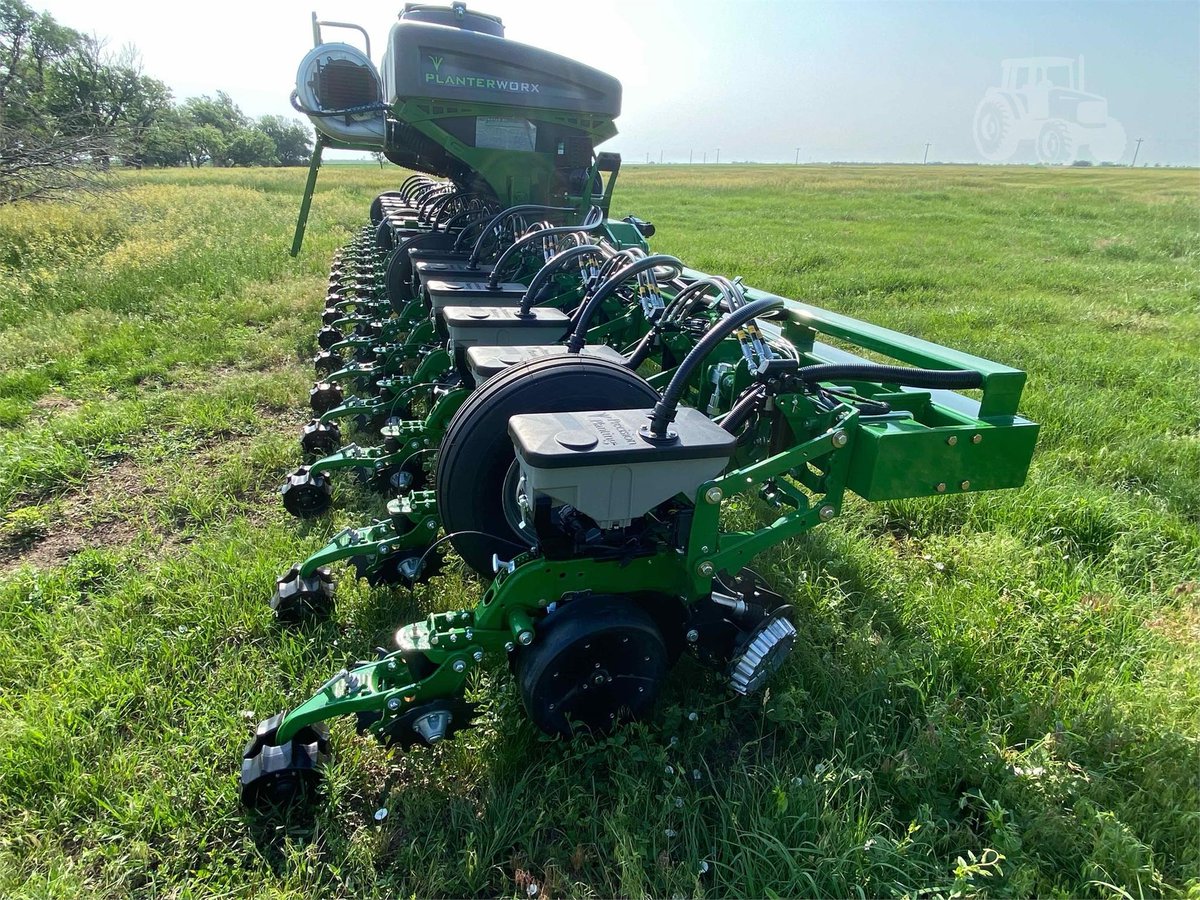 YieldTechnology's tweet image. For Sale: 2023 PLANTER WORX 1630

Sale Price: $214,000

Info: tractorhouse.com/listing/for-sa…

2023 Planterworx 16R 30” Cat 4, CCS, scale, ME5 row units, vDrive, DeltaForce, manual furrow force, SpeedTube, CleanSweep, 2967-029 floating row cleaners, Keeton.