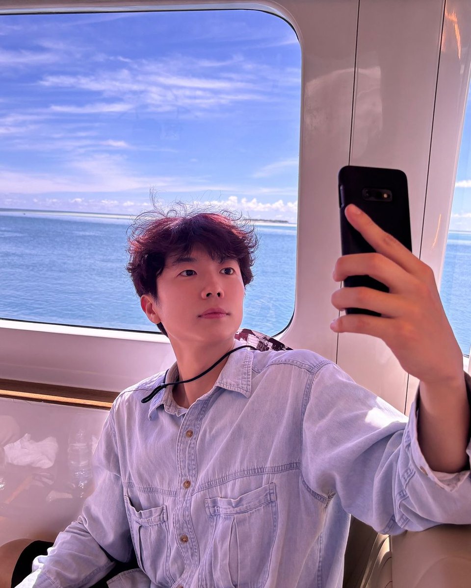 2pmalways's tweet photo. [2PM IG]
Well... we guess you realized that the clouds were so pretty because we only showed you Jang Puppy's face, right? 😝

#Real2PM #IsPrettySure
#TheMorePicturesYouScroll #Hottest #FeelingsWillBecomeBetter💙
https://t.co/PanfVCPMsD https://t.co/8q4hucnXtV