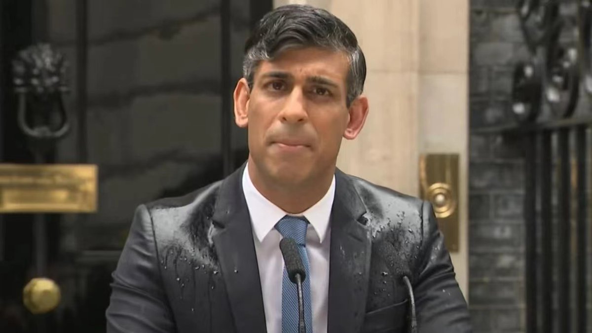 eyesnews2019's tweet photo. The UK changes its PM faster than my apartment changes cleaning lady😂😂We all know that if a job can't make anyone stay in office, then it must be shitty.
#Sunackered #SunakOut617 #Starmer #UKElection2024 https://t.co/uIVWw7jXYf