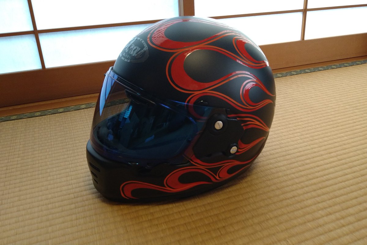 Rainman3102's tweet photo. CB乗りになったって事でフルフェイスのベビメタメット新調しました。文字とピンストライプはVEATON作🔥最速の1週間で納品にはびっくり😱ありがとうVEATON👍️
#BABYMETAL #ヘルメット #赤子金属 #VEATON #ピンストライプ https://t.co/6zKmV4uTep