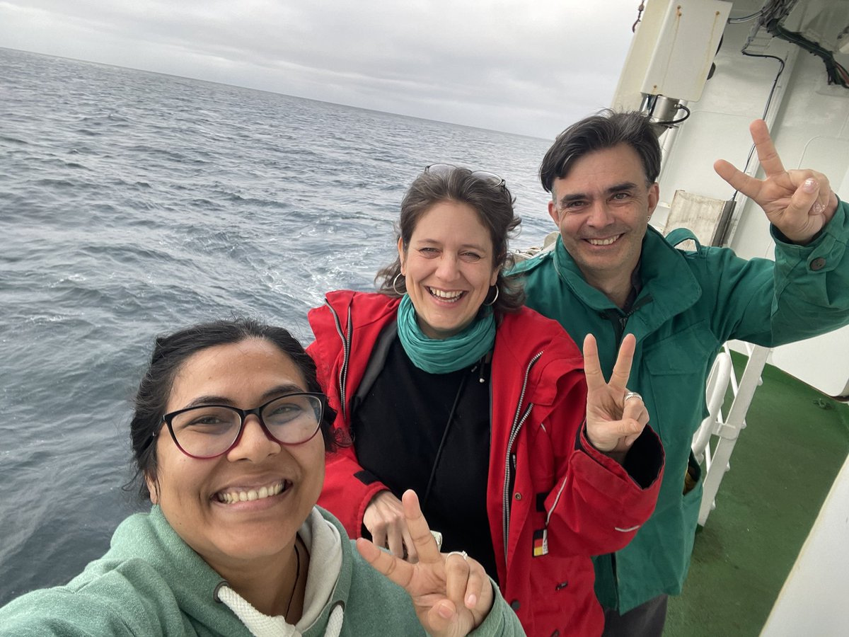 Twelve hours later… we just finished the last OFOBS dive of PS143-1 at 3:40am! <a href="/seabedbiologist/">Autun Purser</a> <a href="/MelanieBergma18/">Dr. Melanie Bergmann 🐘MBergmann🐘mstdn.social</a> <a href="/AWI_Media/">AWI Media</a>