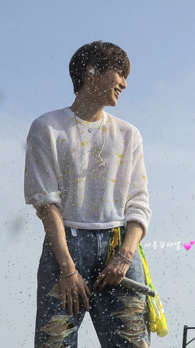 라라라 라라라라라~~~~~ 
워터밤 무대의 햇살이었고 
사막의 오아시스 같은 상쾌함이었고
눈부신 청춘이었다 🤩

#강다니엘 #KANGDANIEL 
#워터밤서울2024 #WATERBOMB2024