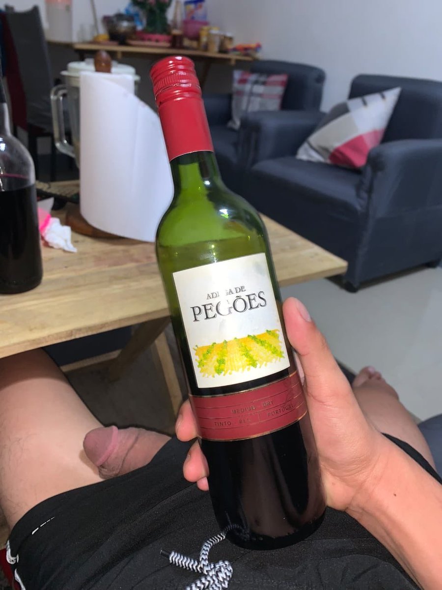 meuarchivve's tweet photo. Not strong enough to make me drunk https://t.co/nvoLcgQr2T