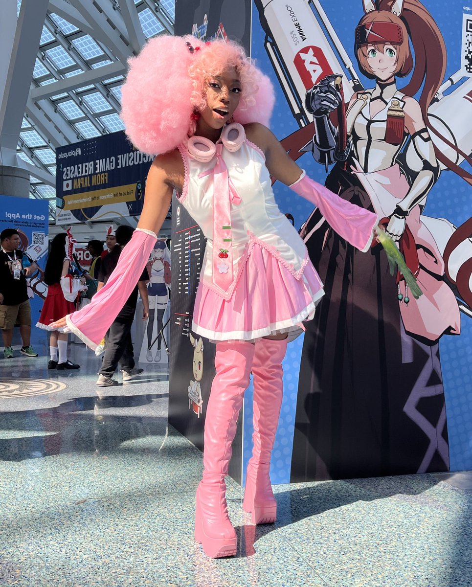 kanekislut's tweet photo. the world is mine! #AnimeExpo2024 https://t.co/Nzca8lZkFy