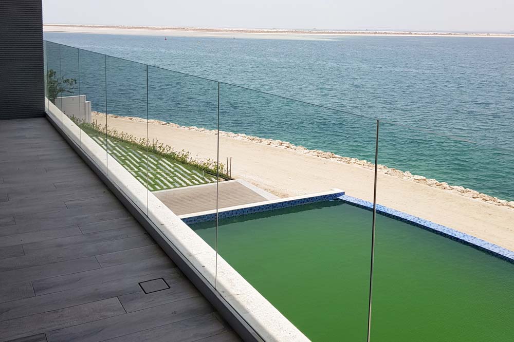 tbkmetal's tweet photo. Discover sleek and modern glass railing designs for balconies with TBK Metal! 
Elevate your outdoor spaces with elegance and safety in mind. https://t.co/72sPmha70K
#GlassRailing #BalconyDesign #TBKMetal https://t.co/clcZGDv5tp