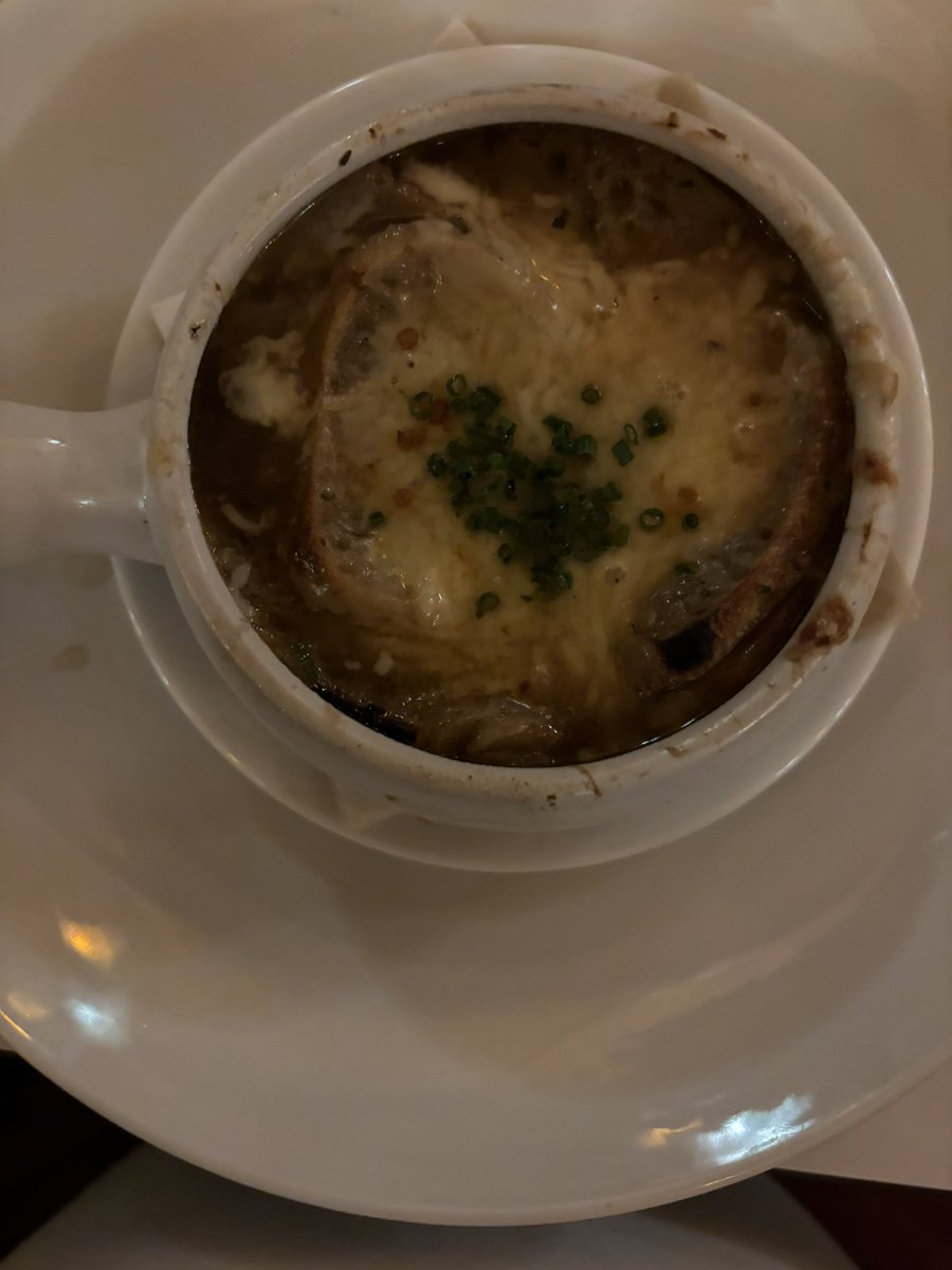 thdinsmore's tweet photo. La joue de boeuf et la soupe à l’oignon https://t.co/bRkCq8VzJi