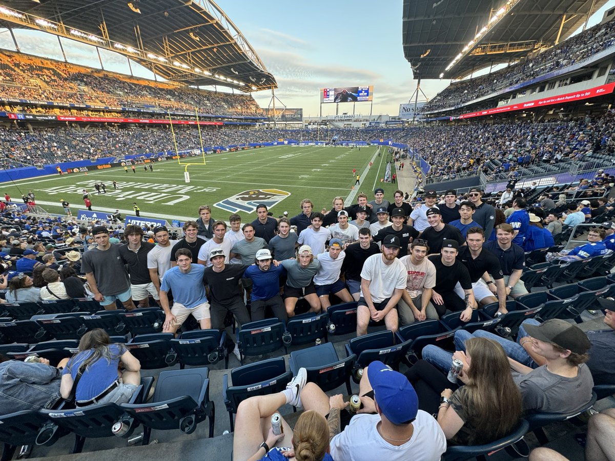 Here to see a rouge 🏈 🇨🇦