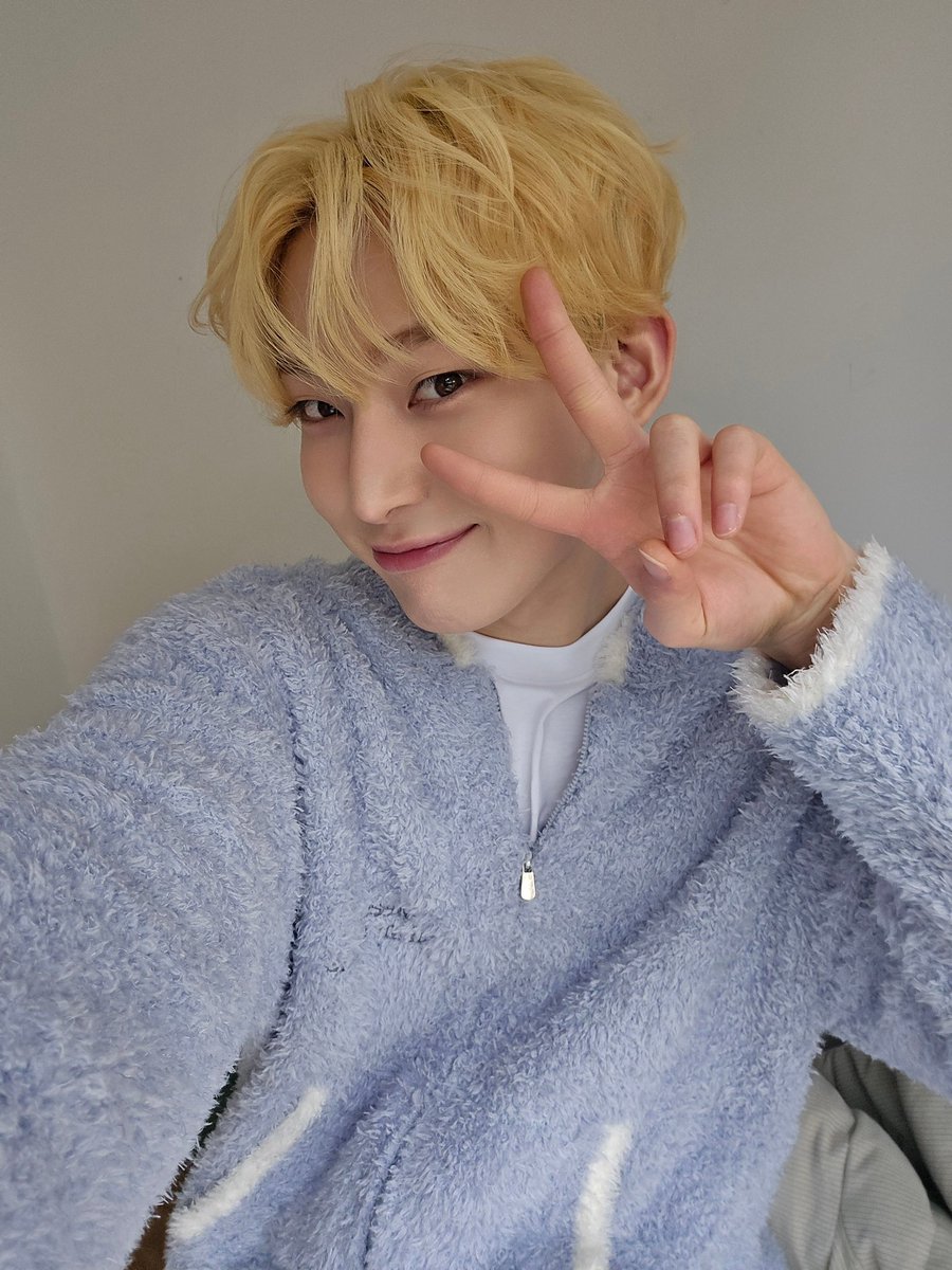 ( restart ❕)

hi , i'm elle ! ₍ ᐢ.ˬ.ᐢ₎˚୨୧

𐙚 she/her , filo 💭 minor
𐙚 not new to #kpoptwt #stantwt 
𐙚 4 #enhypen , #illit , #zb1, &amp; #txt !
𐙚  lf interactive engene, illit, zerose, n moa moots / friends ( >.< )

kindly ♡/↻ to spread , thank u !