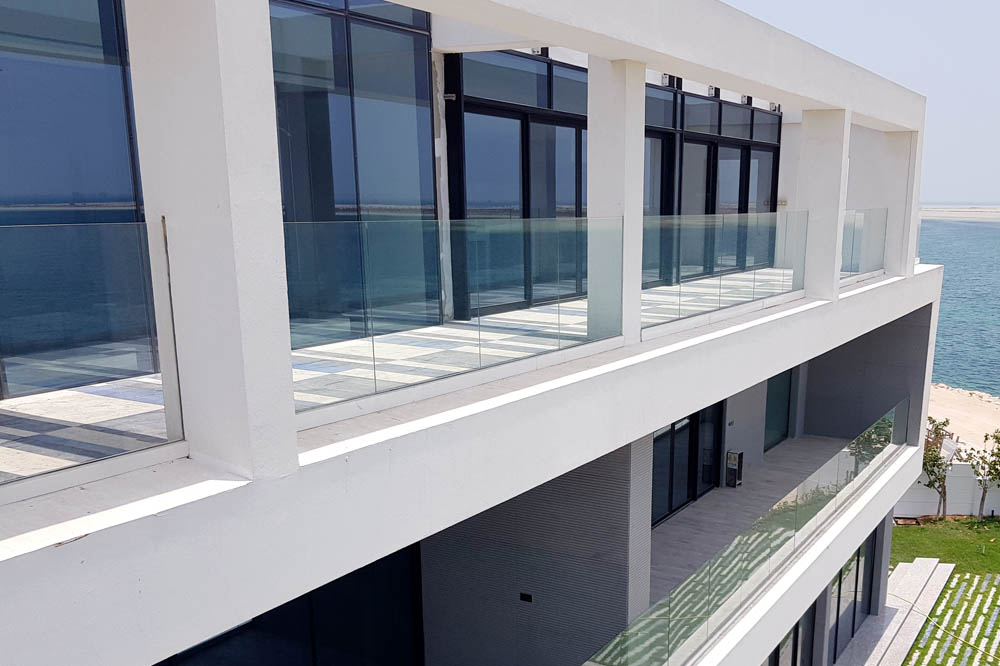 tbkmetal's tweet photo. Discover sleek and modern glass railing designs for balconies with TBK Metal! 
Elevate your outdoor spaces with elegance and safety in mind. https://t.co/72sPmha70K
#GlassRailing #BalconyDesign #TBKMetal https://t.co/clcZGDv5tp