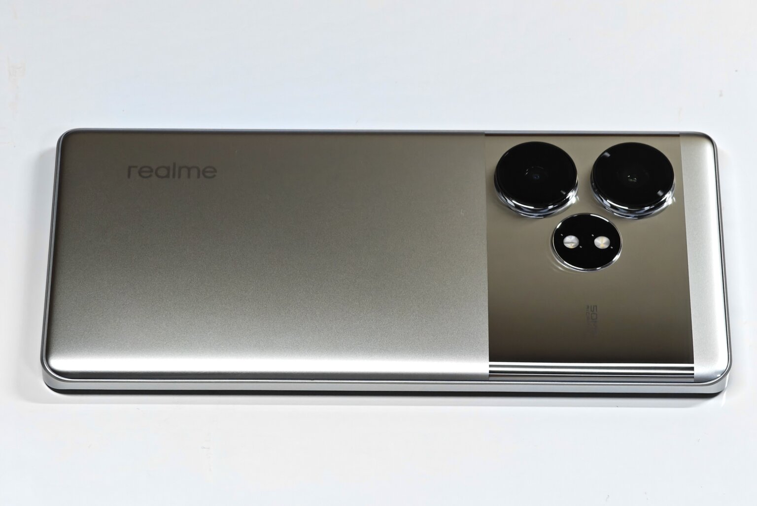 Realme GT Neo6 SE 256/12GB 完品 ケース フィルム付き 10万円の性能。なのに【4万切り？】realme GT Neo6 SE 本音