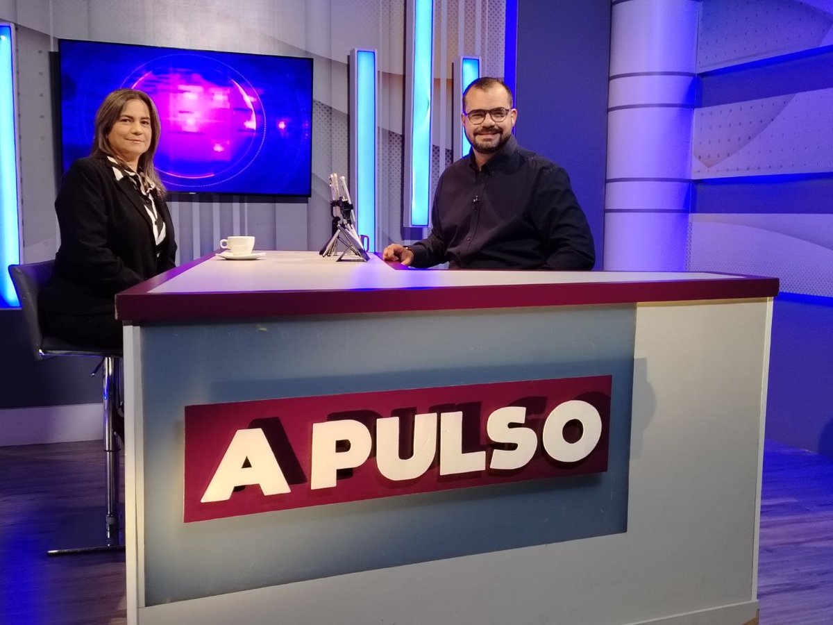 #EnVivo  por  <a href="/VTVcanal8/">VTV CANAL 8</a>, <a href="/SomosRMNoticias/">Radio Miraflores #LaVozDeLaVerdad</a> ,<a href="/laradiodelsur/">La Radio del Sur</a> ,<a href="/Telearagua/">TELEARAGUA</a>,<a href="/TVFANB/">TVFANB PLUS</a> , instagram.com/jriobof?igshid, tiktok.com/@jrperiodista y al 📱04123345488 envía comentarios, preguntas y sugerencias usando la etiqueta #APulsoConOlga <a href="/AmalCandanguera/">Olga Alvarez</a> <a href="/JRioboVTV/">Julio Riobó VTV</a>
