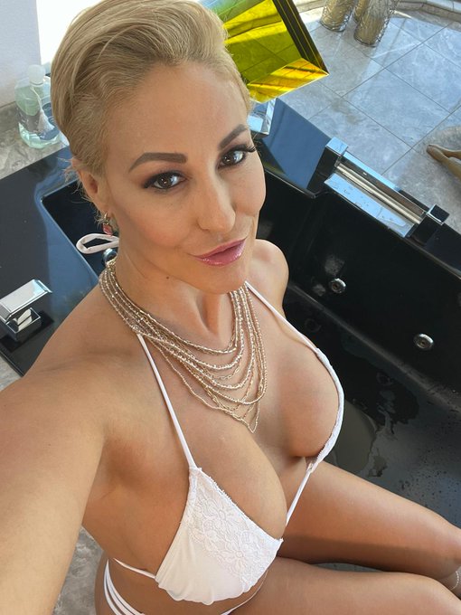 I need your opinion on what color bikinis I should get for this summer 🍒https://t.co/68D7Cutxwt https://t