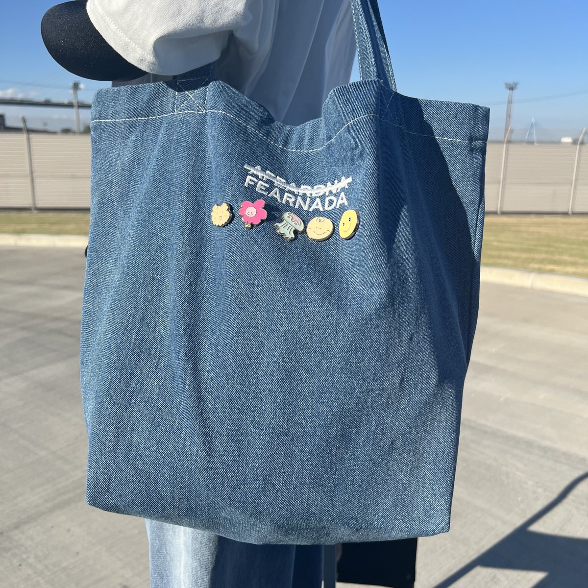 【ほぼ美品】 ルセラフィム ☆フーディ ☆FEARNADA ほぼ美品】 ルセラフィム ☆フーディ ☆FEARNADA LE SSERAFIM