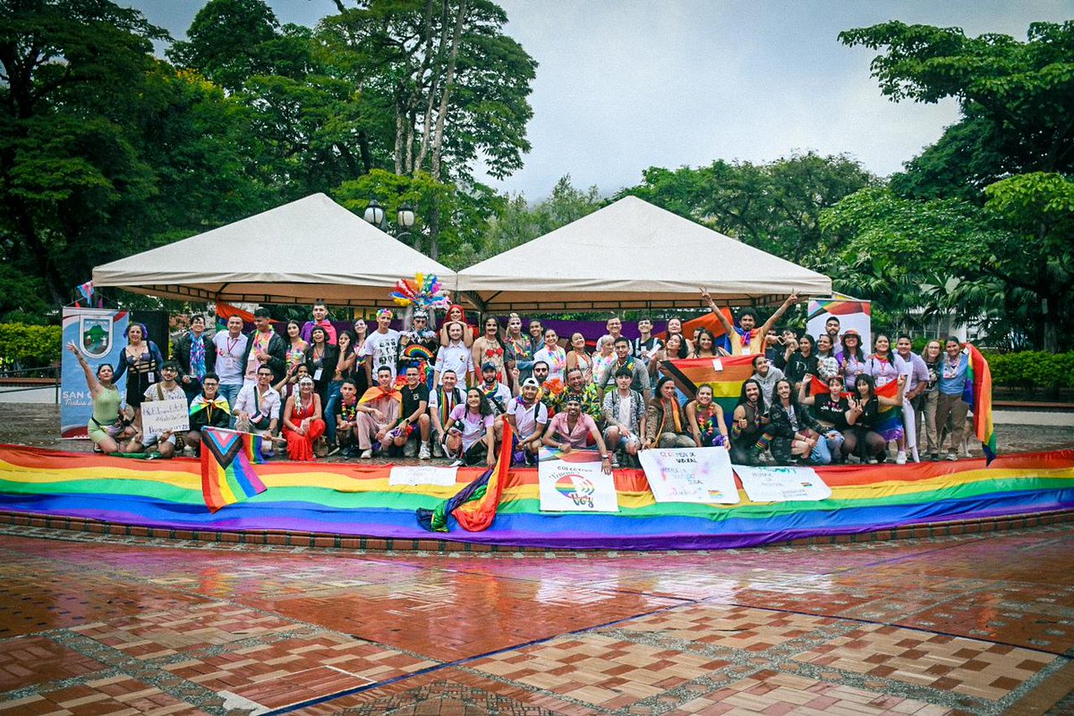 Electas (@electas__) on Twitter photo Seguimos celebrando la diversidad en todas sus expresiones de género. Hoy desde el Municipio de San Carlos, en el 2° Festival de la diversidad TENEMOS VOZ, porque Antioquia es diversa e incluyente. <a href="/GobAntioquia/">Gobernación de Antioquia</a> urgente avanzar en la redistribución del presupuesto público. Seguimos celebrando la diversidad en todas sus expresiones de género. Hoy desde el Municipio de San Carlos, en el 2° Festival de la diversidad TENEMOS VOZ, porque Antioquia es diversa e incluyente. <a href="/GobAntioquia/">Gobernación de Antioquia</a> urgente avanzar en la redistribución del presupuesto público.