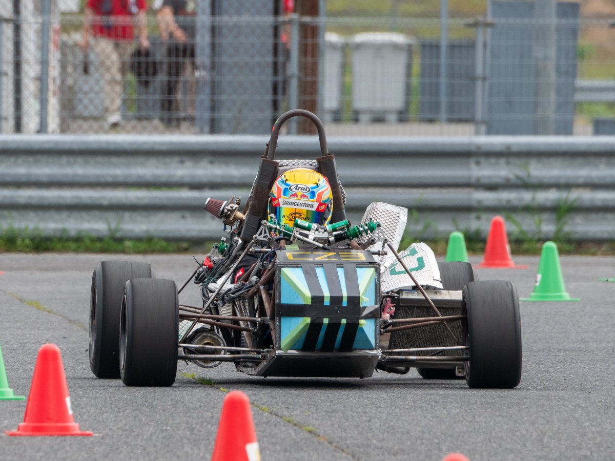 工学院、東京農工が好タイムをマーク。工学院は大舵角で少しギクシャクする印象、農工はドライバーが凄く良い。#学生フォーミュラ