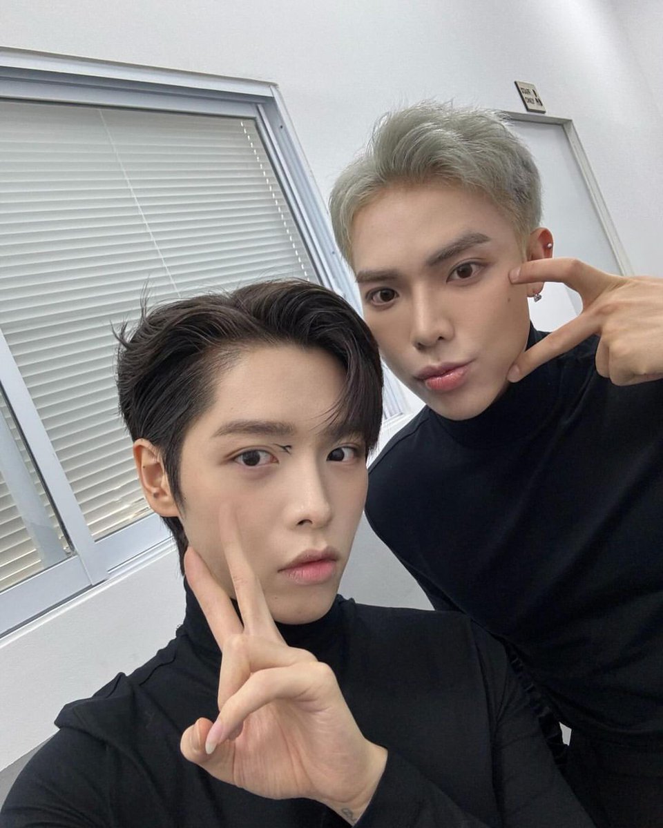 gamebroken1310's tweet photo. Mấy bé chịu mấy anh Thi Sĩ này hongg 👀👀

Tiếp tục ủng hộ Erik và các Anh Trai khác tối nay nha 😘😘

#ERIK #AnhTraiErik #VPOP #Vietnam 
#AnhTraiSayHi #AnhTrai
#VieON #VieChannel https://t.co/UUqXTAfFgz