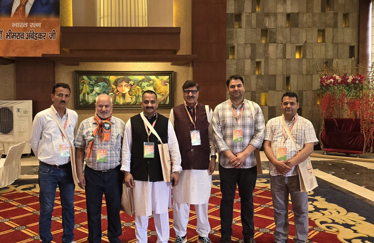 ManzoorSpeaks's tweet photo. Sharing some glimpses right before attending the State Working Committee meeting in Jammu with distinguished senior leaders and dedicated partisans.  #StateWorkingCommittee #Leadership #JammuKashmir https://t.co/1qDipAchoo