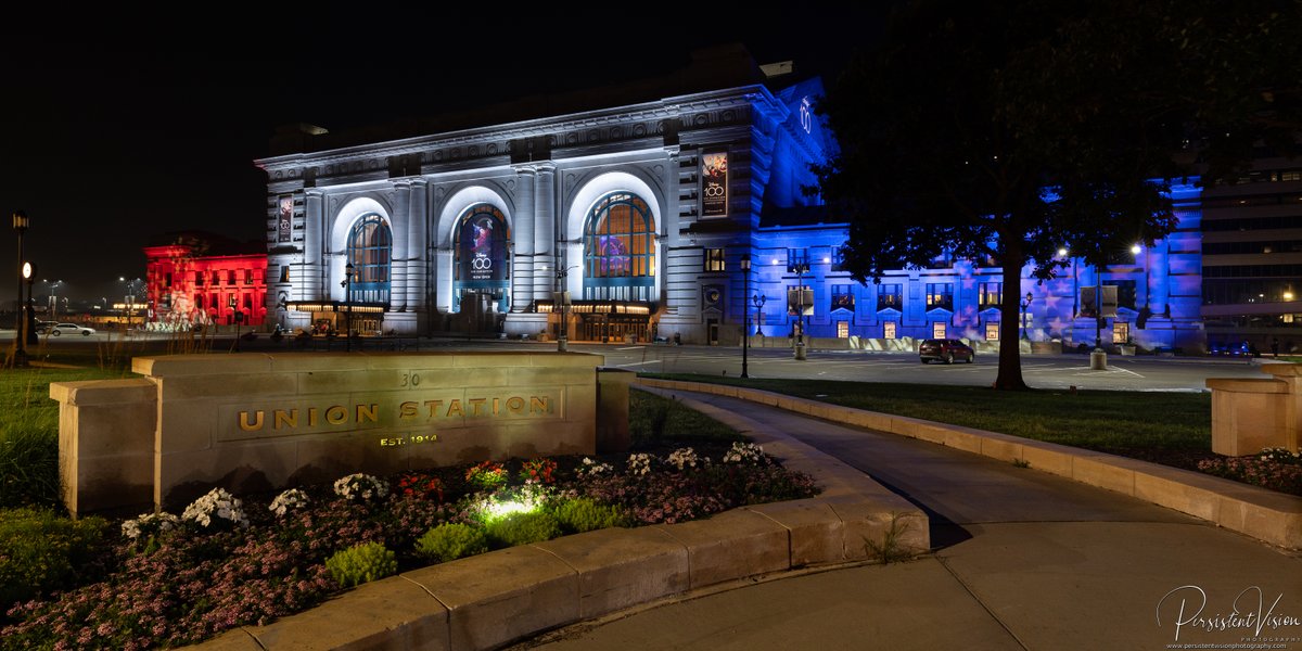 UnionStationKC's tweet photo. Decked out in red, white, and blue. 🇺🇸 A stunning collection of photos captured Thursday night by Andrew McDonald, Persistent Vision Photography.