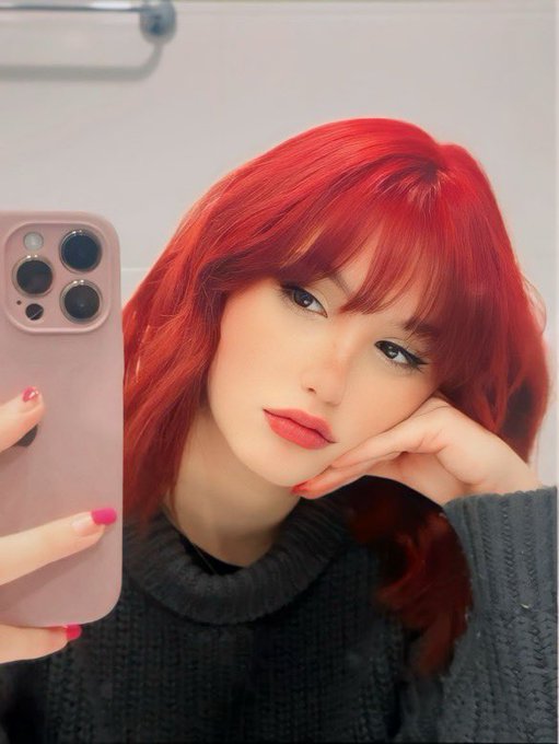 quenhe essa menina de vermelho? 🌹 https://t.co/KZ89XNFJ35