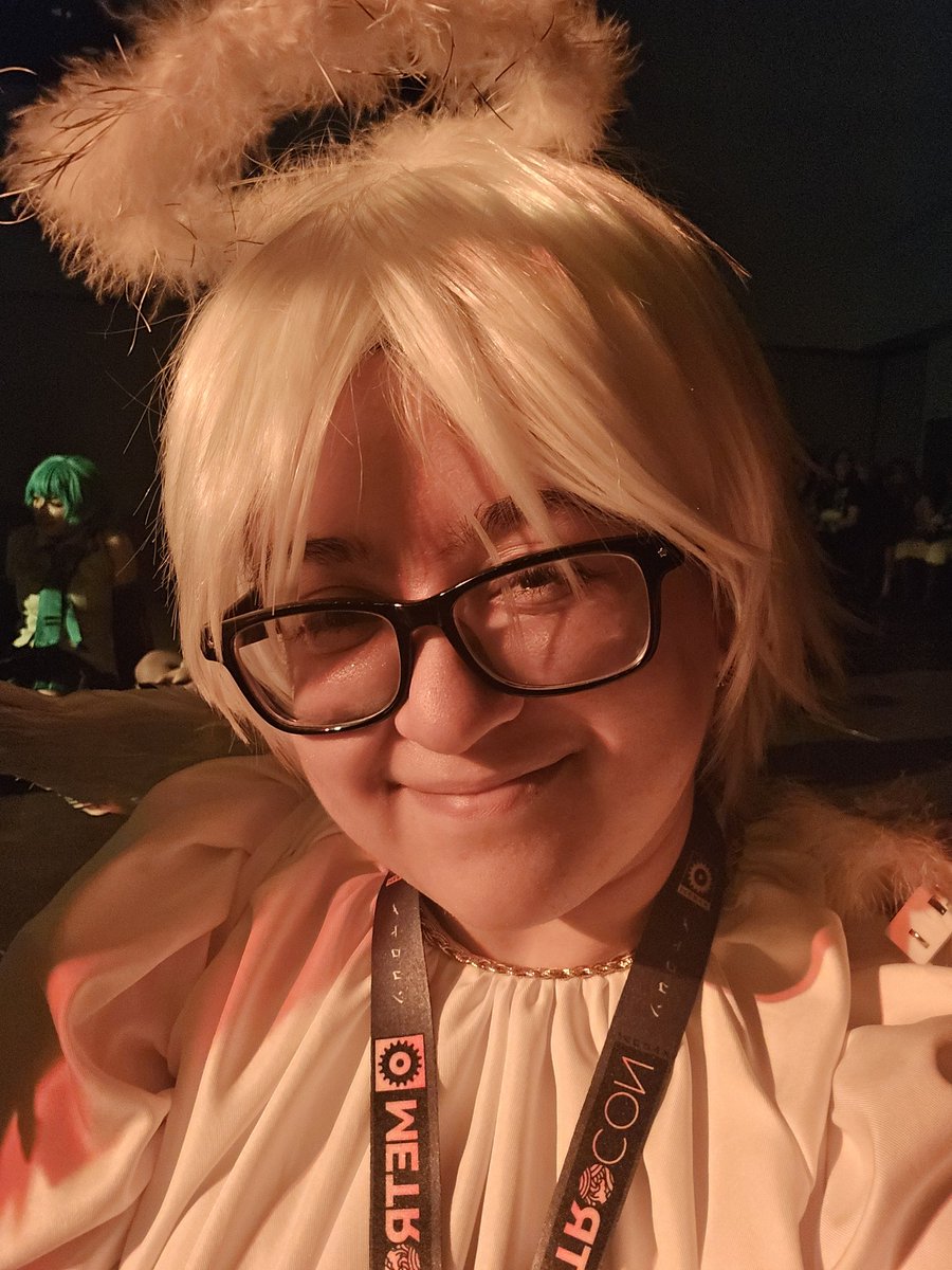 babieuwu's tweet image. I wish I could say I'm happy with my cosplay, but next time it'll be better. 💕

I couldn't find floofy curly hair in time. :(