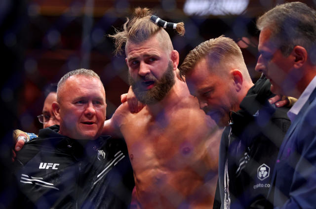 ArabicMMA's tweet image. كشف بطل الـ #UFC السابق ييري بروهاسكا أنه كان يعاني من التهاب العنقودية (بكتيريا المكورات العنقودية) قبل قتاله الأخير في حدث #UFC295 ضد أليكس بيريرا.