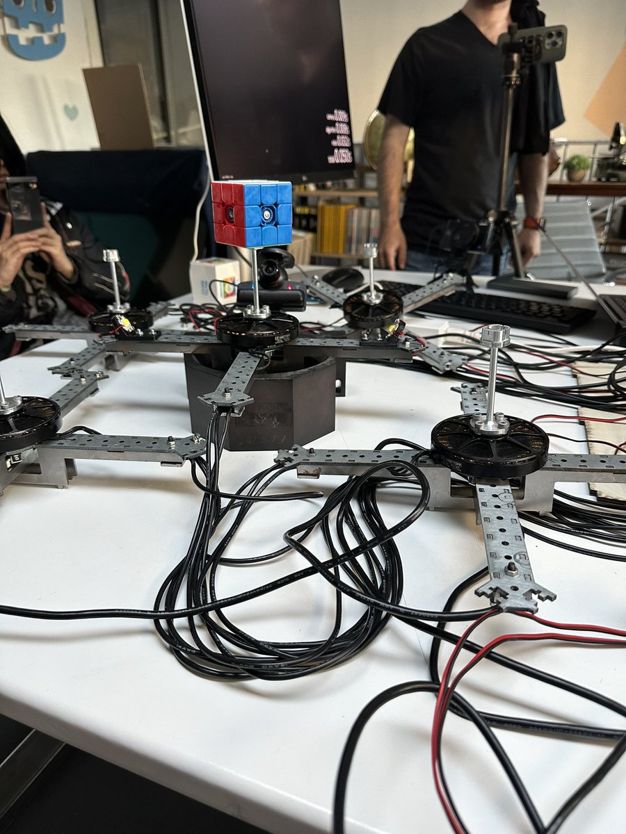hackwithzach's tweet photo. 0.203s - new rubric cube world record, caught first with compass wearable 🤯 https://t.co/FDz5qxVFUk