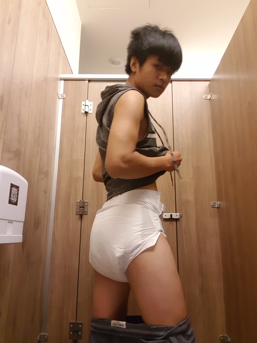 2ABDL2239's tweet photo. 我很愛這種品牌，可惜S號沒賣了。

成人尿布品牌：ABU Super Dry Kids.

拍攝日期：2018年6月10號。

#ABDL #ABU https://t.co/Pjt6M42HhV