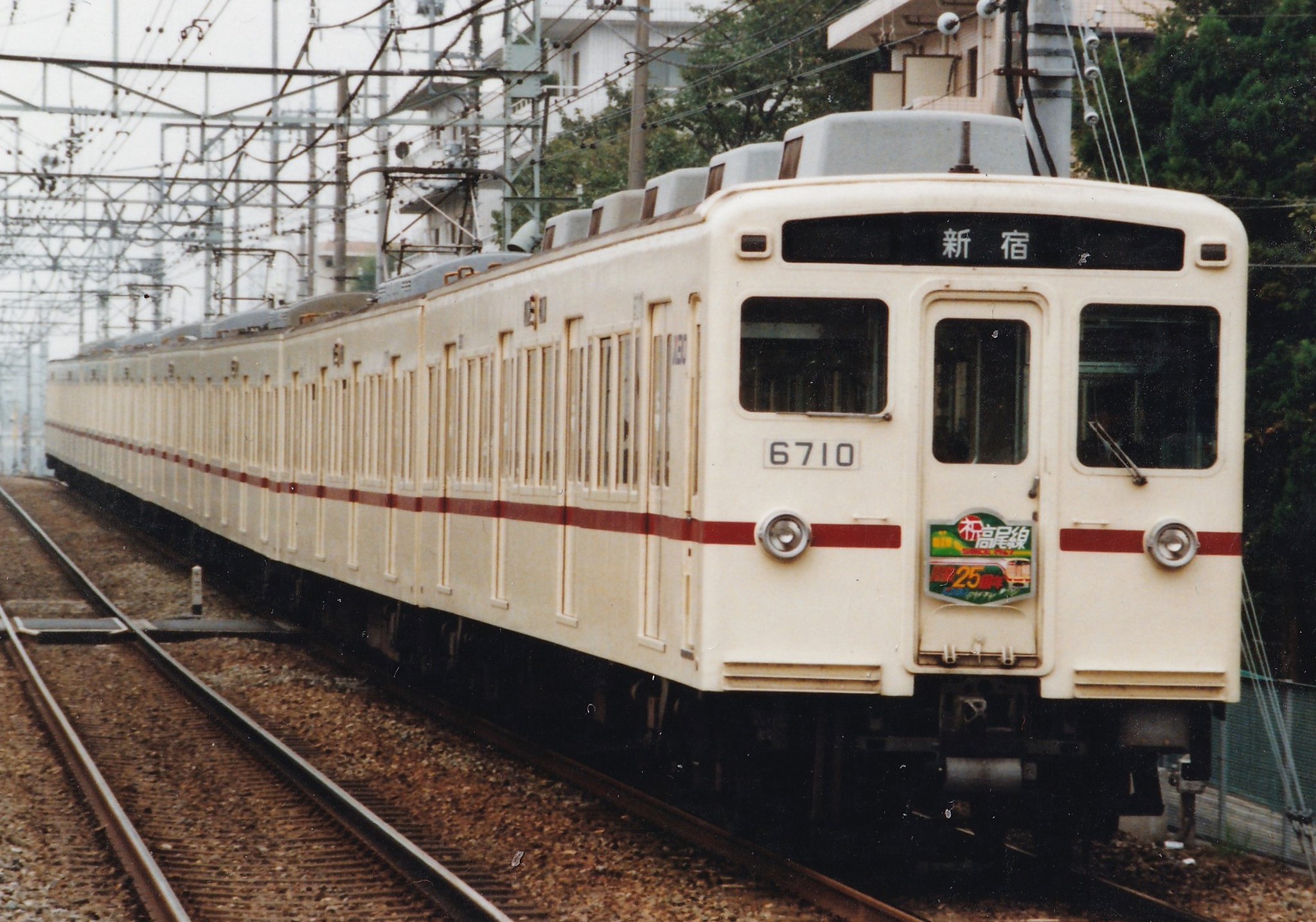GRxl9Xza8AAdk_r.jpg:large