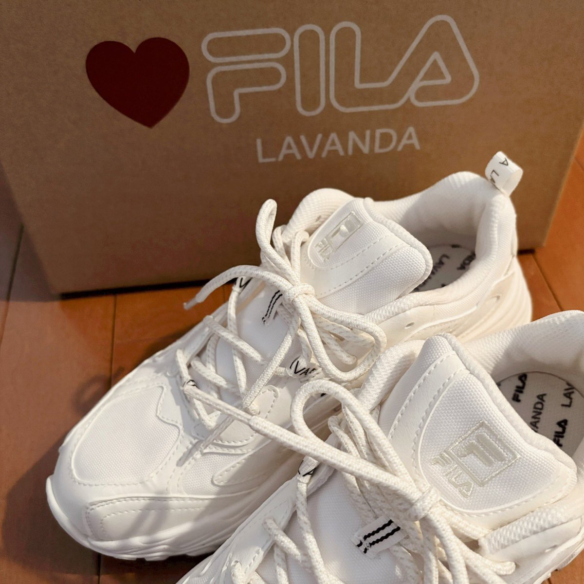 tera_24335446's tweet photo. LAVANDAスニーカー届いた- ̗̀📦 ̖́-
早くライブ行きたい(*ˊ˘ˋ*) https://t.co/WsyFvBNzs1