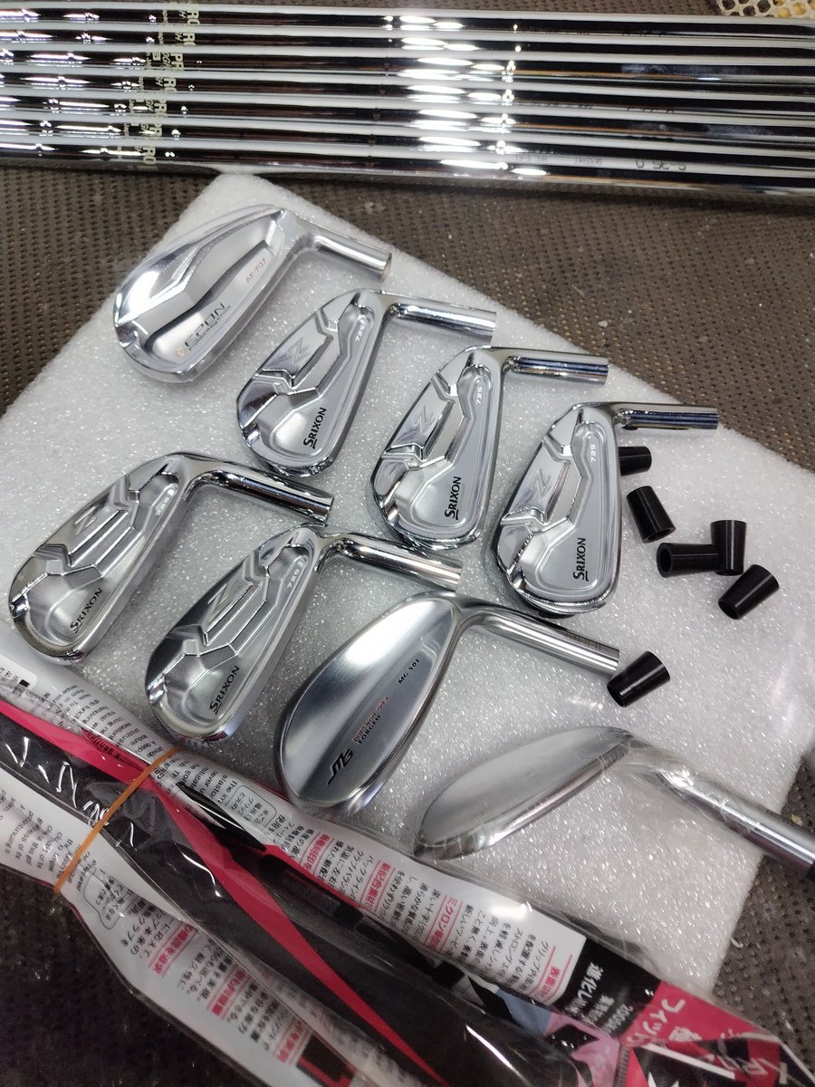 factory_bell's tweet photo. 「AF-707、MG-S01、SRIXON725」
エポンゴルフ 「AF-707/5番」
miuragiken Japan「純鉄ウェッジ/52°56°」
スリクソン725の作製ですm(_ _)m☀✨🤗
お客様が選ばれたシャフトは日本シャフト「NS950GH S」❗✨
グリップは人気のクロス「BLACK」🎵✨😆
#EPON
#AF707
#三浦技研
#MGs01 #s725 https://t.co/dqjaAEOk59